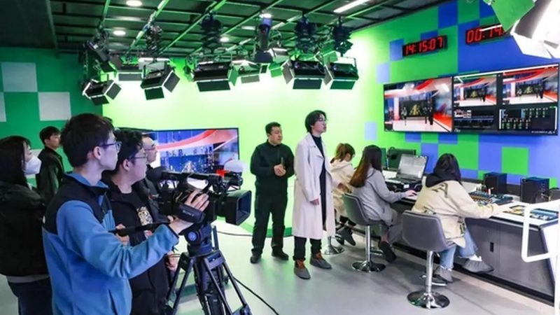 选择宣传片短视频公司时，要关注其资质与实力。以下是一些考察要点：