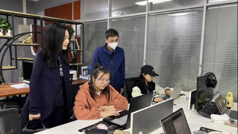 直播间布光设备主要分为以下几类：